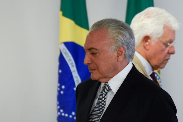 Michel Temer e Moreira Franco em maio de 2018.(Imagem:Mateus Bonomi/AGIF/via AFP)