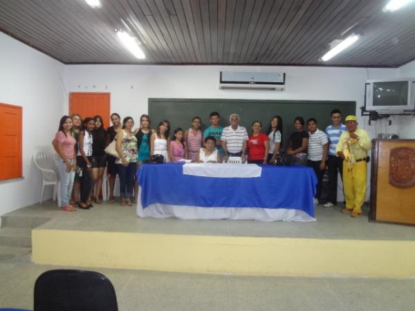 Reunião com calouros do Festival Estudantil 2012.(Imagem:FlorianoNews)