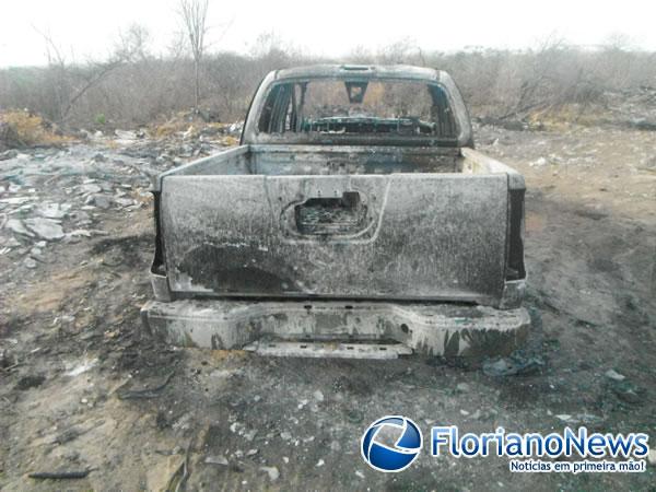 Veículo roubado em Barão de Grajaú é encontrado totalmente queimado em Floriano.(Imagem:FlorianoNews)
