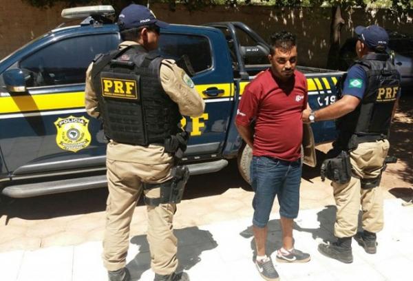 PRF prende homem com mandado de prisão em aberto por assalto a banco.(Imagem:PRF)