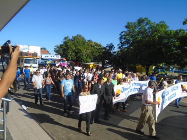 Entidades fazem manifestação contra a violência em Floriano.(Imagem:FlorianoNews)