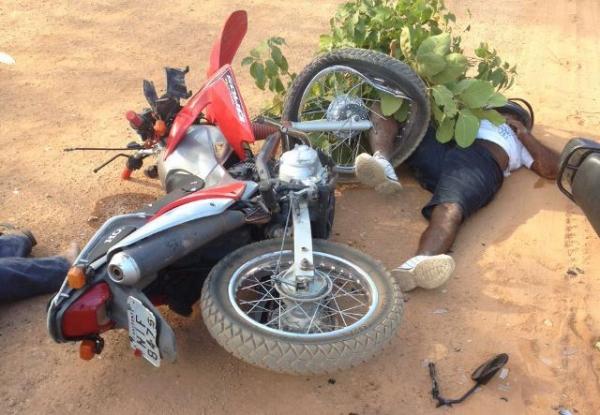 Condutor estava sozinho na moto e sofreu ferimentos.(Imagem:Divulgação)