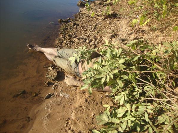 Corpo é encontrado por pescadores no Rio Parnaíba, em Floriano.(Imagem:Costa Filho/jc24horas)