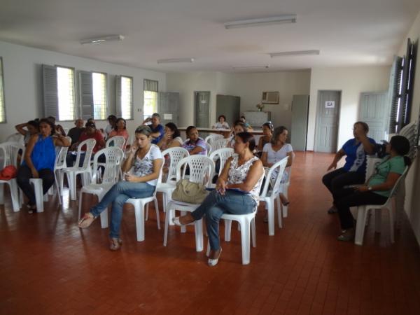 Reunião com diretores para início do ano letivo.(Imagem:FlorianoNews)