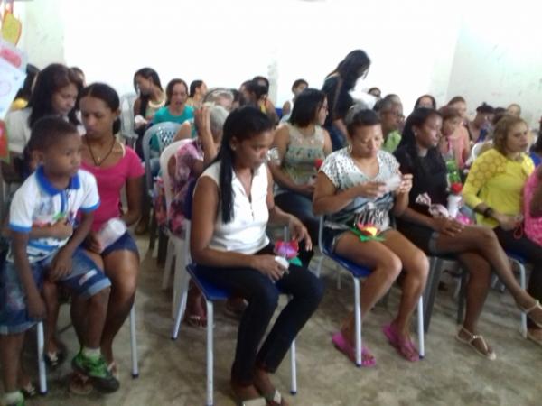 Escola Municipal Padre Pedro Oliveira homenageia mães em reunião.(Imagem:Deylange Oliveira)