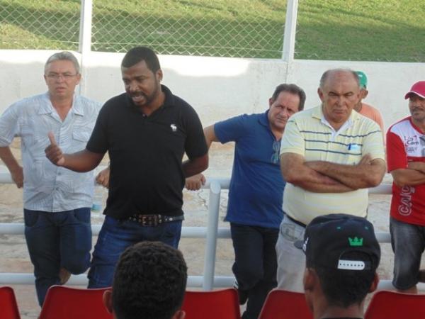Ari Santos deixa gerencia de futebol, e Francisco Ispo alega falta de cumprimento de acordos.(Imagem:Ricardo Andrade)