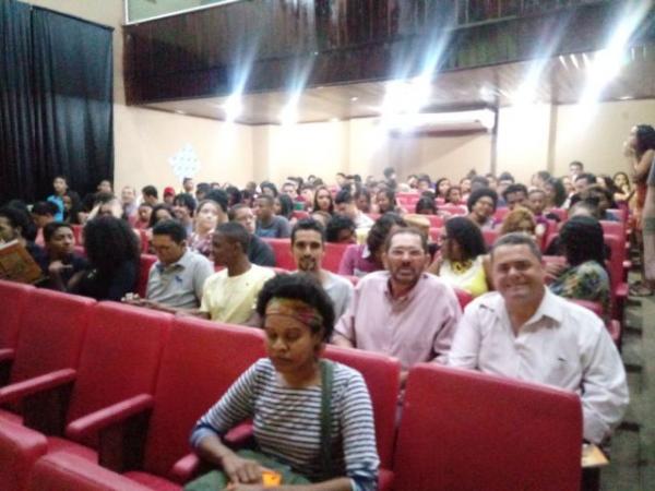 Nilton Veloso agita abertura do 12º Encontro de Cinema e Vídeo dos Sertões.(Imagem:FlorianoNews)