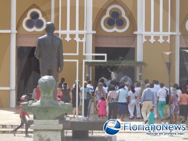 Fiéis participaram da Procissão do Senhor Ressuscitado em Floriano.(Imagem:FlorianoNews)