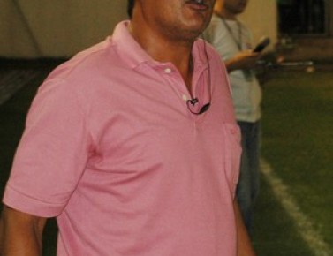 Flávio Barros dirige equipe contra Interporto.(Imagem:Richardson Gray / Globoesporte.com)