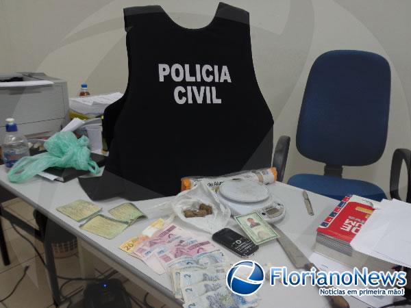 Polícia Civil de Floriano estoura boca de fumo em campo de futebol no bairro Guia.(Imagem:FlorianoNews)