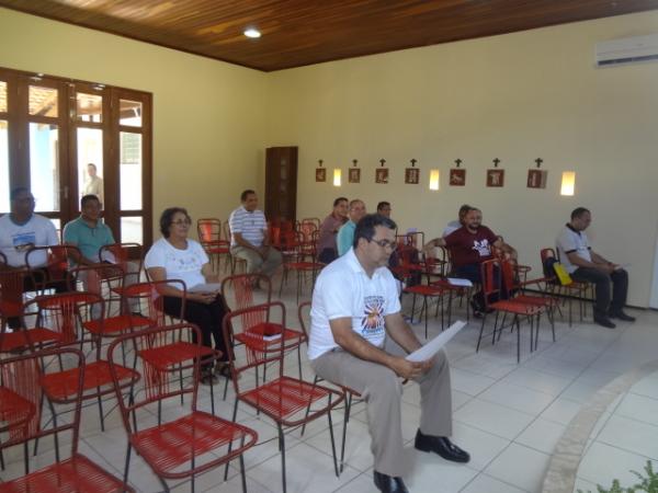 Padres participaram de encontro na Diocese de Floriano.(Imagem:FlorianoNews)