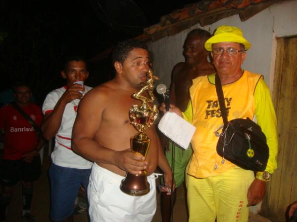 Entrega de prêmios na comunidade Caldeirão(Imagem:redação)