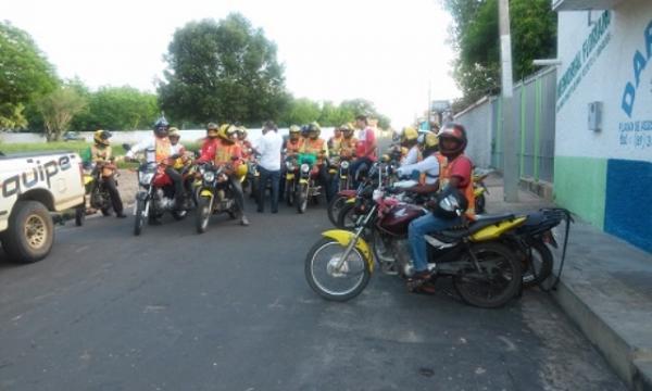 Mototaxistas de Floriano fazem manifestação contra a violência.(Imagem:Jc24horas)