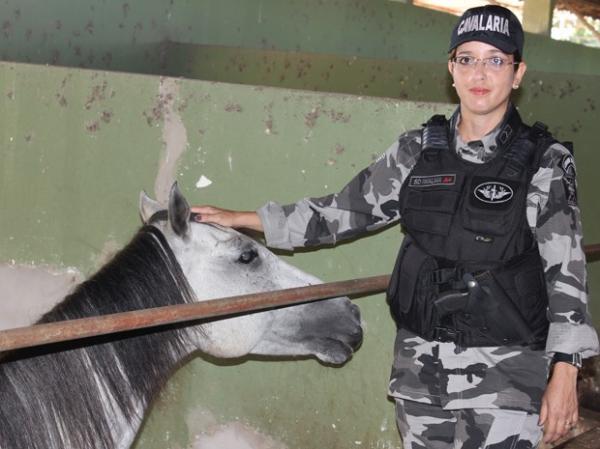 Iwalma Matos é a primeira mulher a fazer parte da tropa de elite da cavalaria da PM.(Imagem:Gil Oliveira/ G1 PI)