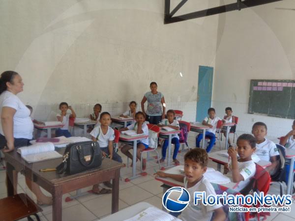 Repórter Amarelinho convida escolas para o Show do Carrapeta.(Imagem:FlorianoNews)