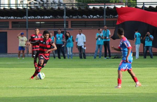 Piauí x Flamengo-PI no Piauiense do ano passado.(Imagem:Emanuele Madeira/GloboEsporte.com)