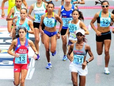 Cruz Nonata (número 16) durante largada da Corrida de São Silvestre.(Imagem:Marcos Ribolli)