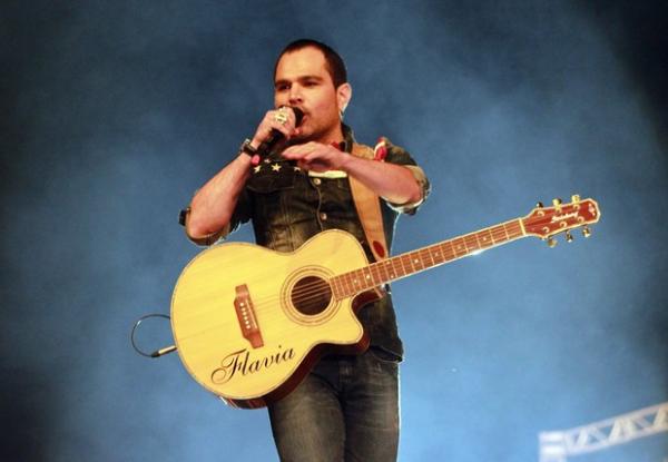 Luciano durante apresentação em Porto Alegre. (Imagem:Celso Tavares/EGO)