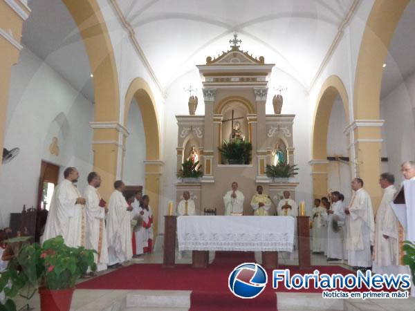 Católicos celebraram Corpus Christi com missa e procissão.(Imagem:FlorianoNews)