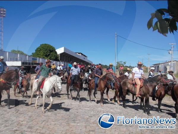 Prefeitura de Floriano promoveu cavalgada dos vaqueiros.(Imagem:FlorianoNews)