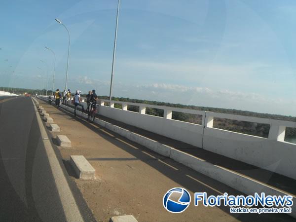 Mulher se joga da ponte sobre o rio Parnaíba em Floriano.(Imagem:FlorianoNews)