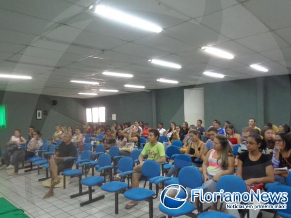 UESPI realiza 3º Encontro Interdisciplinar de debate sobre a drogadição em Floriano.(Imagem:FlorianoNews)