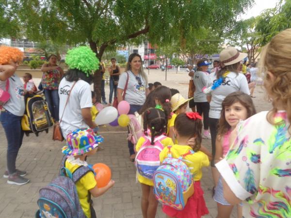 Crianças participam da abertura do Projeto Brincando nas Férias 2017.(Imagem:FlorianoNews)