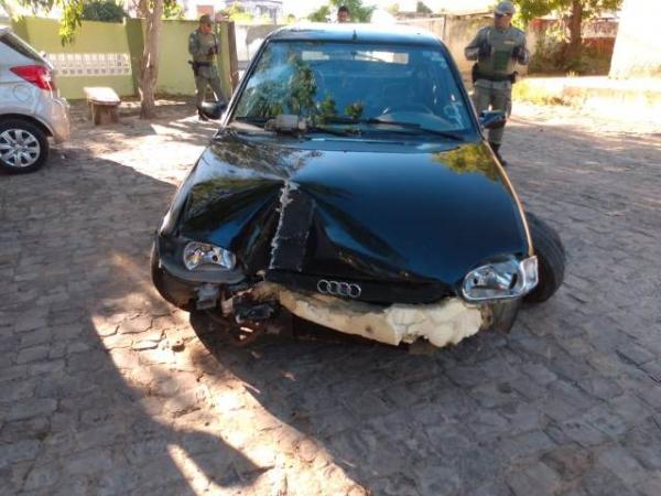 Motorista perde controle do automóvel e bate contra muro em Floriano.(Imagem:FlorianoNews)