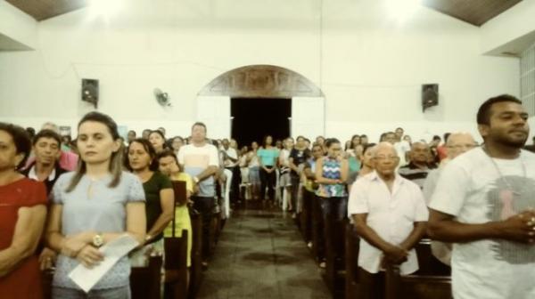 Alimentos não perecíveis são arrecadados na Missa da Misericórdia em Floriano.(Imagem:FlorianoNews)