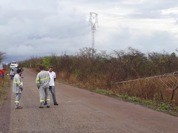 Torre de alta tensão desaba sobre rodovia após chuva com vento no Norte do Piauí(Imagem:Phbwebcidade)