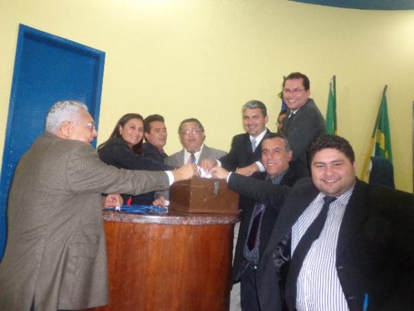 Câmara Municipal de Floriano aprova títulos de cidadão honorário a personalidades.(Imagem:FlorianoNews)