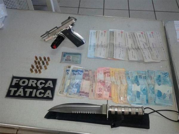Homem é preso com pistola e R$ 66 mil em cheques.(Imagem:Cidadeverde.com)