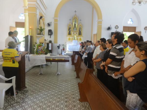 Familiares e amigos participaram da missa de corpo presente de Antão Reis.(Imagem:FlorianoNews)