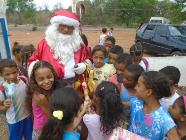 Natal antecipado faz a alegria de crianças da localidade Vereda Grande.(Imagem:FlorianoNews)