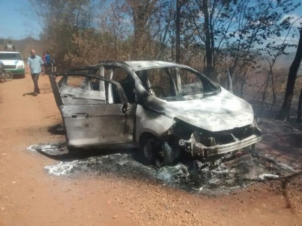 Carro utilizado pelos criminosos no assalto em Amarante.(Imagem:Esmael Santos/SomosNotícia.com)