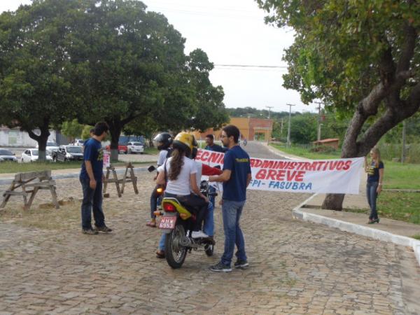Servidores técnico-administrativos em educação da UFPI continuam em greve em Floriano.(Imagem:FlorianoNews)