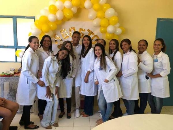 Acadêmicos de Enfermagem ministram palestra sobre aleitamento materno em Floriano.(Imagem:FAESF )