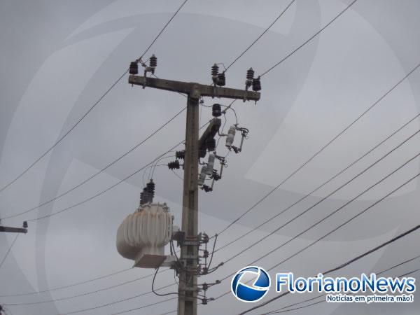 Choque de urubu com rede elétrica provoca falta de energia em Floriano.(Imagem:FlorianoNews)