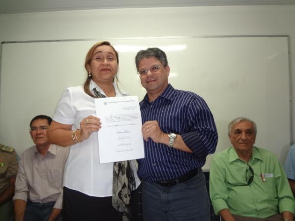 Marisol Simplício com o deputado estadual Gustavo Neiva(Imagem:FlorianoNews)