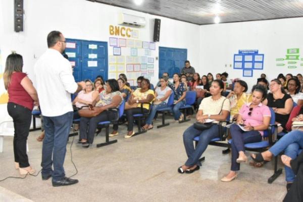 Gestores da Rede Municipal de Floriano preparam volta às aulas.(Imagem:SECOM)