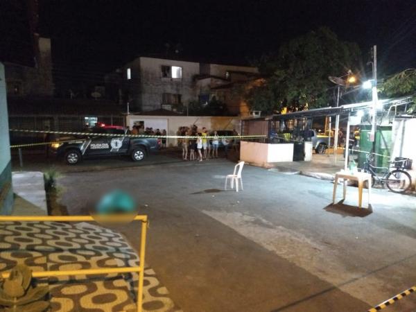 Analista judiciário do TJ-PI foi assassinado em um bar na Zona Sudeste de Teresina.(Imagem:Gil Oliveira/ TV Clube)