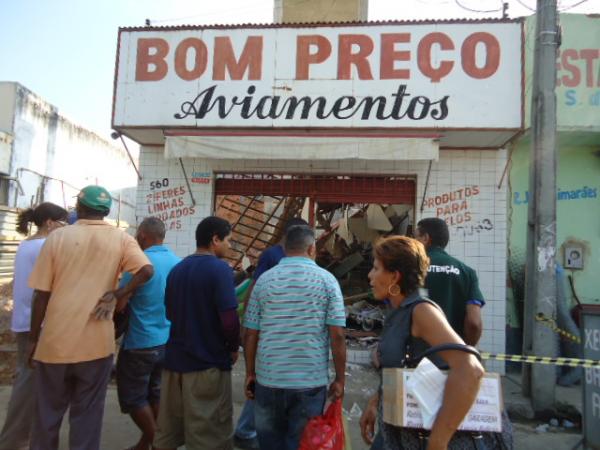 Telhado de loja cai e uma funcionária fica ferida em Floriano.(Imagem:FlorianoNews)