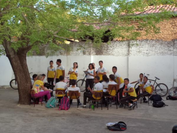 Professora Rosário ganha tablet em sorteio da Escola Mega de Floriano.(Imagem:FlorianoNews)