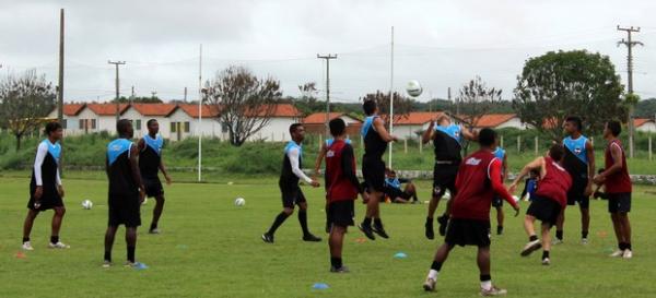 Edson Porto conta com a volta do zagueiro Jó para a partida contra Barras, mas perde o atacante Bruno Carvalho, que vai cumprir suspensão automática após receber cartão vermelho.(Imagem:Josiel Martins)