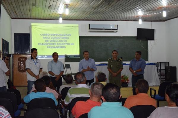 SUTRAN oferece curso de formação para taxistas em Floriano.(Imagem:Secom)