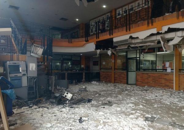 Após explosão, entrega de CNH na sede do Detran está suspensa.(Imagem:Edenilton Filho)