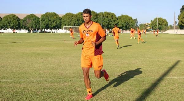 Diretoria estudar vender metade do passe de Lucas Bacelar .(Imagem:Emanuele Madeira/GloboEsporte.com)