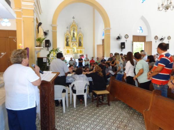  Corpo de Paulo Viana é enterrado em Floriano após missa de corpo presente.(Imagem:FlorianoNews)