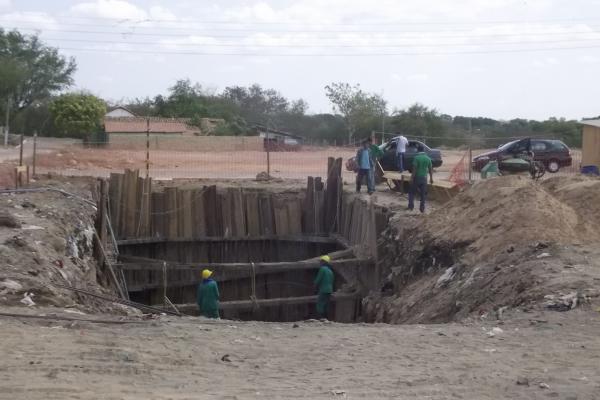 Estação elevatória está sendo construída para o projeto de saneamento básico.(Imagem:FlorianoNews)