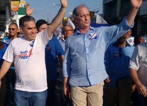 Ciro Gomes participa da inauguração do comitê de Didi Nunes em Floriano.(Imagem:ASCOM)